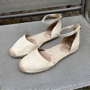 Eileen Fisher LALA Espadrille flat sandals Sz 10 tan color